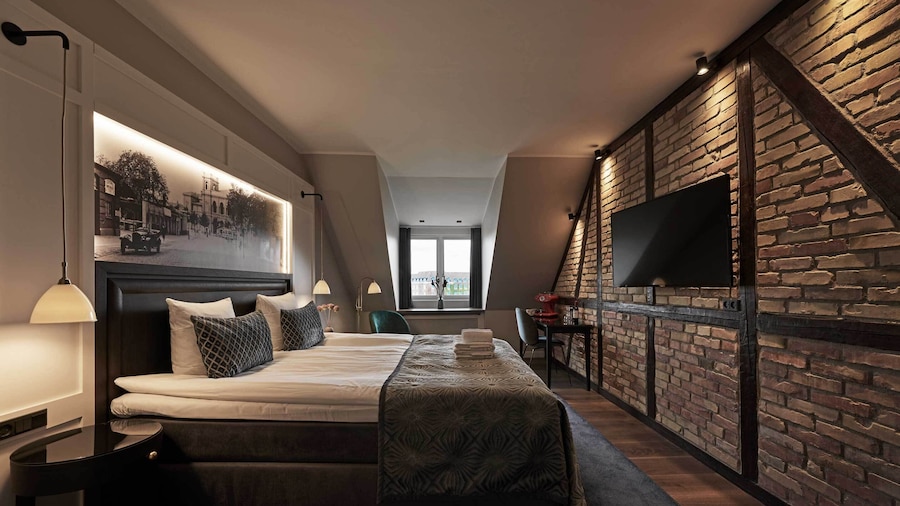 Ascot Hotel
