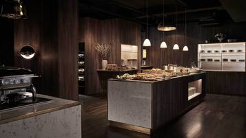 Päivittäinen buffetaamiainen (245 DKK per henkilö)