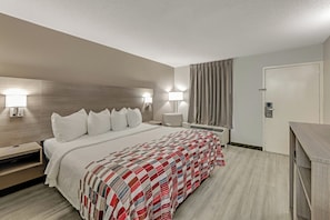 Cortinas blackout, wifi gratis y ropa de cama