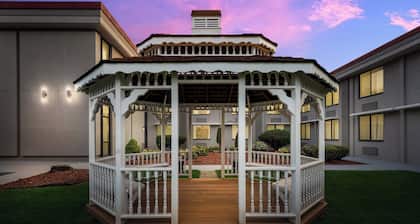 HomeTowne Studios by Red Roof Painted Post