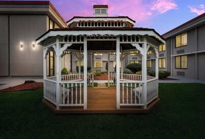 HomeTowne Studios by Red Roof Painted Post