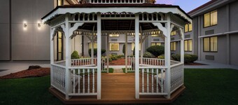 HomeTowne Studios by Red Roof Painted Post