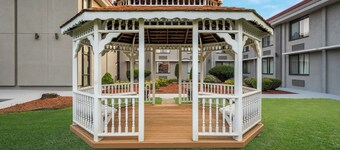 HomeTowne Studios by Red Roof Painted Post