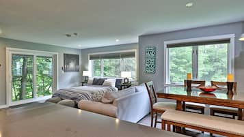 Condo, 2 Bedrooms | Living room | 55-inch Smart TV with cable channels, TV, Netflix