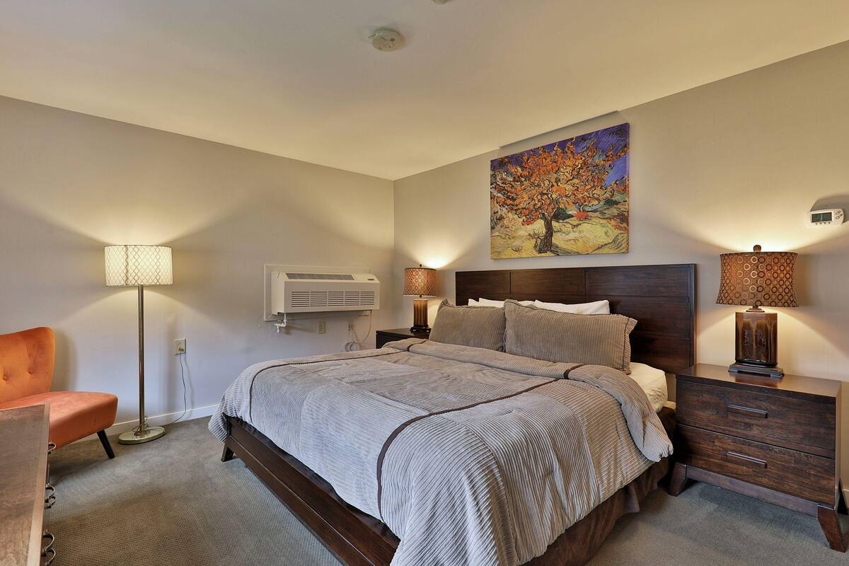 Condo, 2 quartos | 1 quarto, roupas de cama premium, individualmente decorados