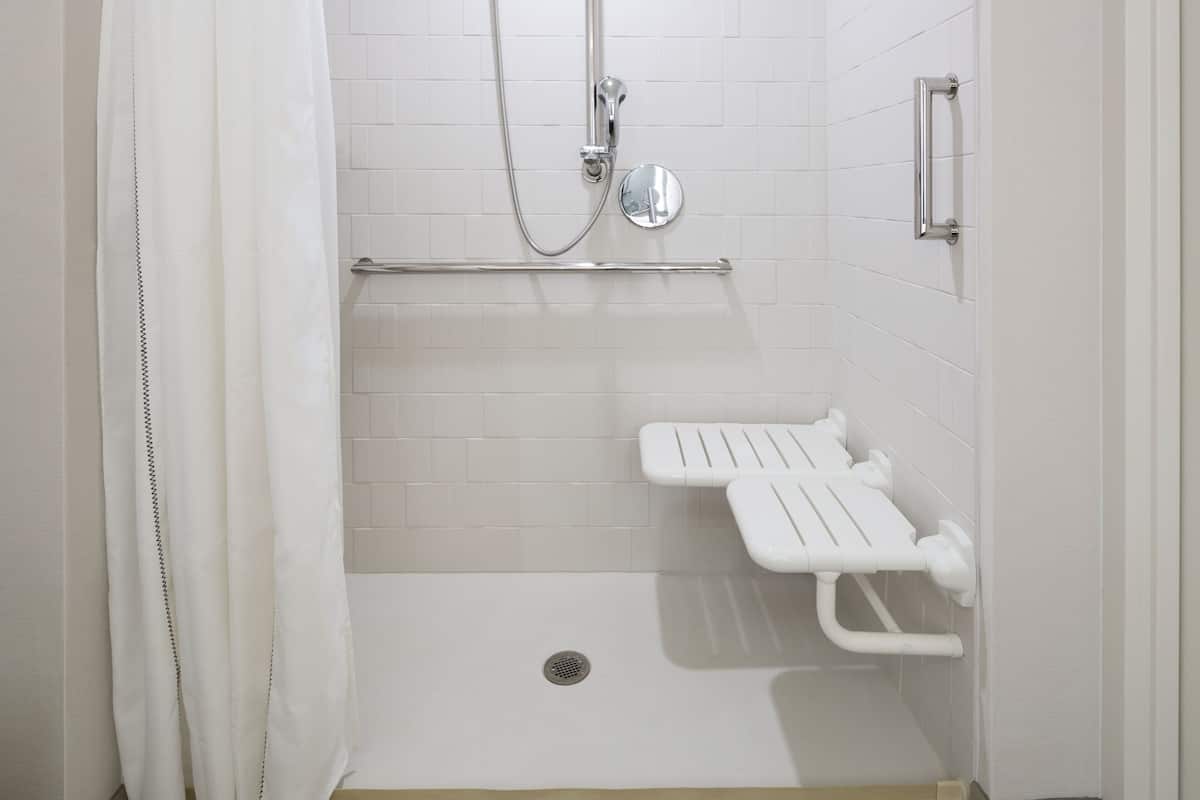 combined shower/bathtub, free toiletries, hair dryer, slippers