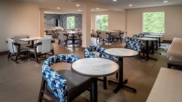 Desayuno de autoservicio incluido todos los días