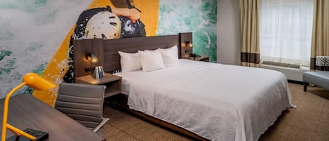 Standard Room, 1 King Bed, Non Smoking | In-room safe, desk, iron/ironing board, free WiFi