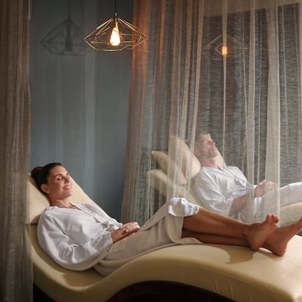 Couples treatment rooms, hot tub, body treatments, hydrotherapy