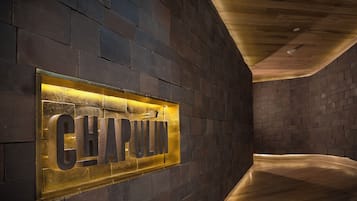 5 restaurantes, se sirven desayunos, comidas, cenas y cocina francesa