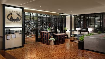 5 restaurantes, se sirven desayunos, comidas, cenas y cocina francesa