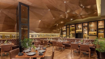 5 restaurants, breakfast, lunch, dinner served; French cuisine