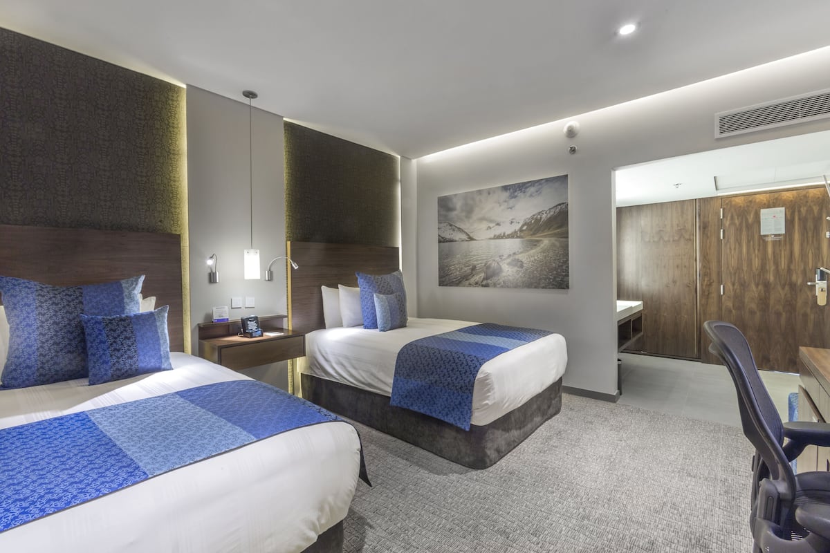 1 bedroom, premium bedding, in-room safe, desk