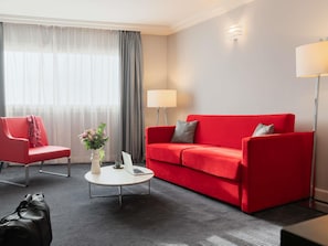 Suite, 1 Katil Raja (King) dengan Katil Sofa | Peralatan tempat tidur premium, peti besi dalam bilik, meja
