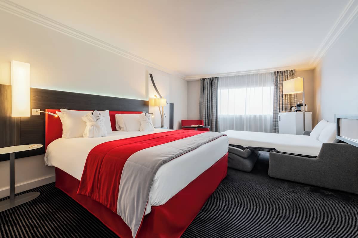 Premium bedding, in-room safe, desk, blackout curtains