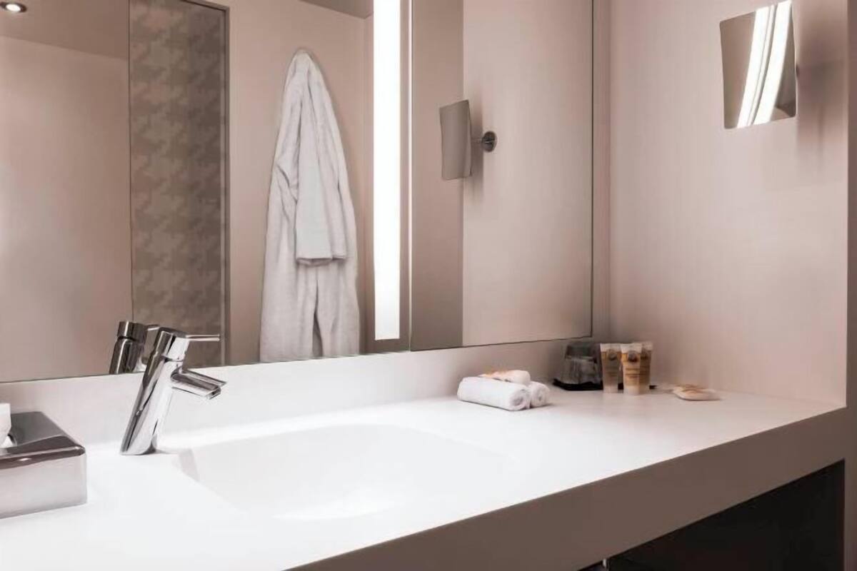 Shower, eco-friendly toiletries, hair dryer, towels