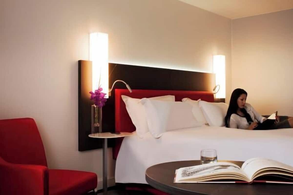 Premium bedding, in-room safe, desk, blackout curtains