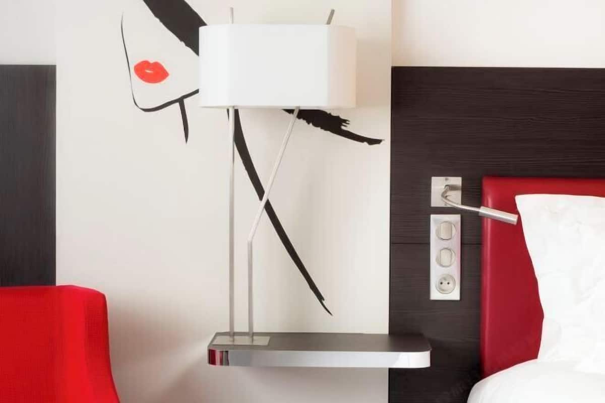 Premium bedding, in-room safe, desk, blackout curtains