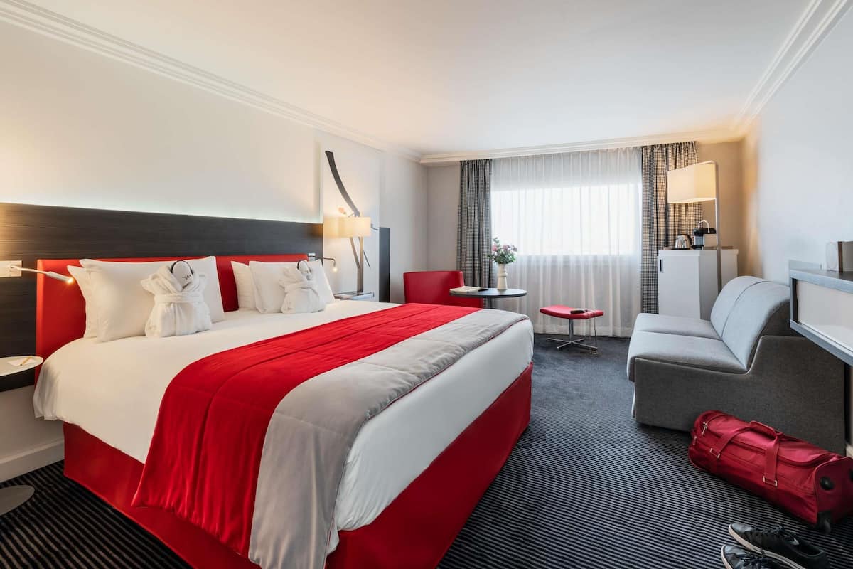 Privilege, Family Room, 1 Double Bed with Sofa bed | Premium bedding, in-room safe, desk, blackout curtains