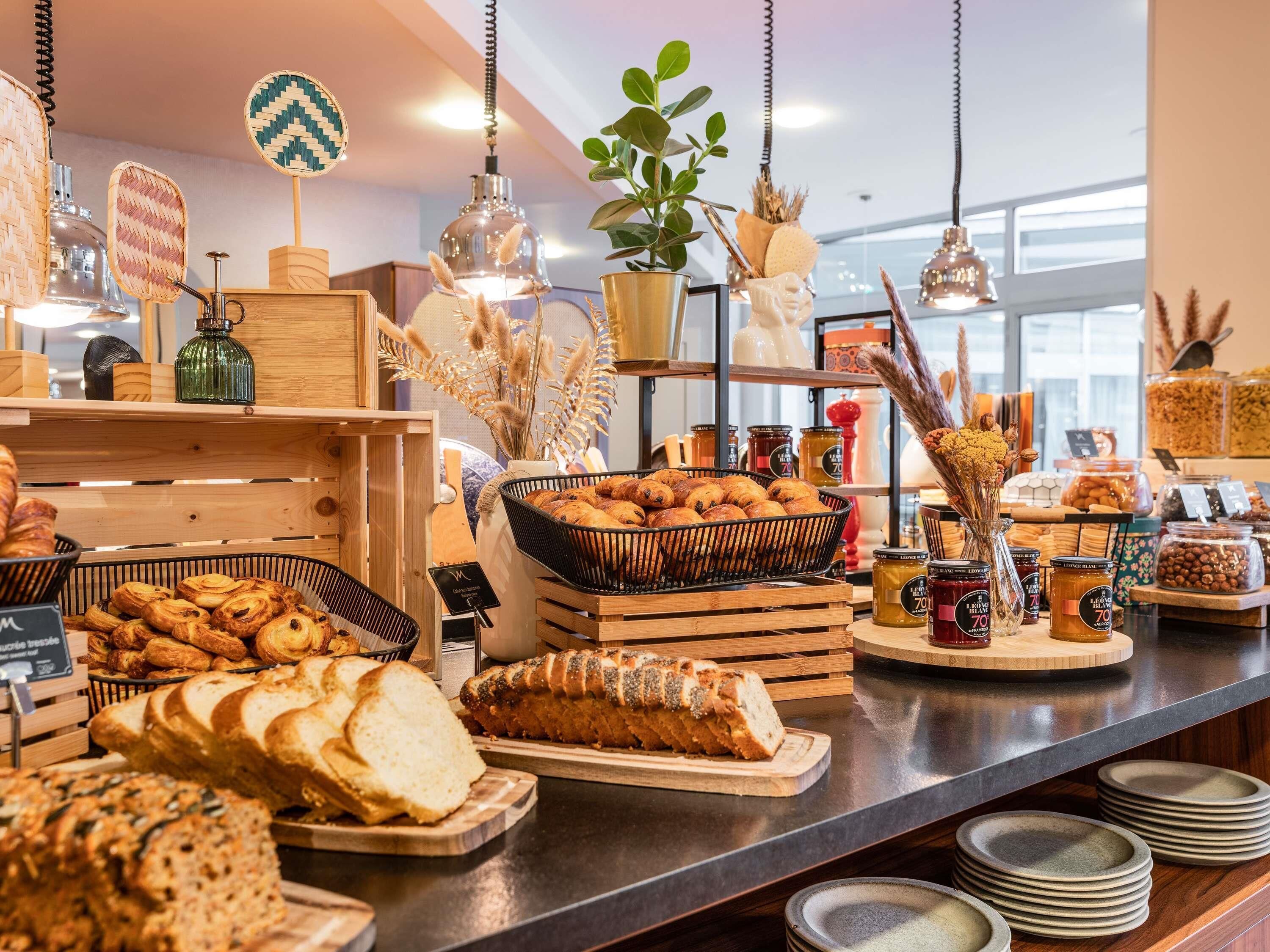 Desayuno buffet diario (EUR 20.5 por persona)