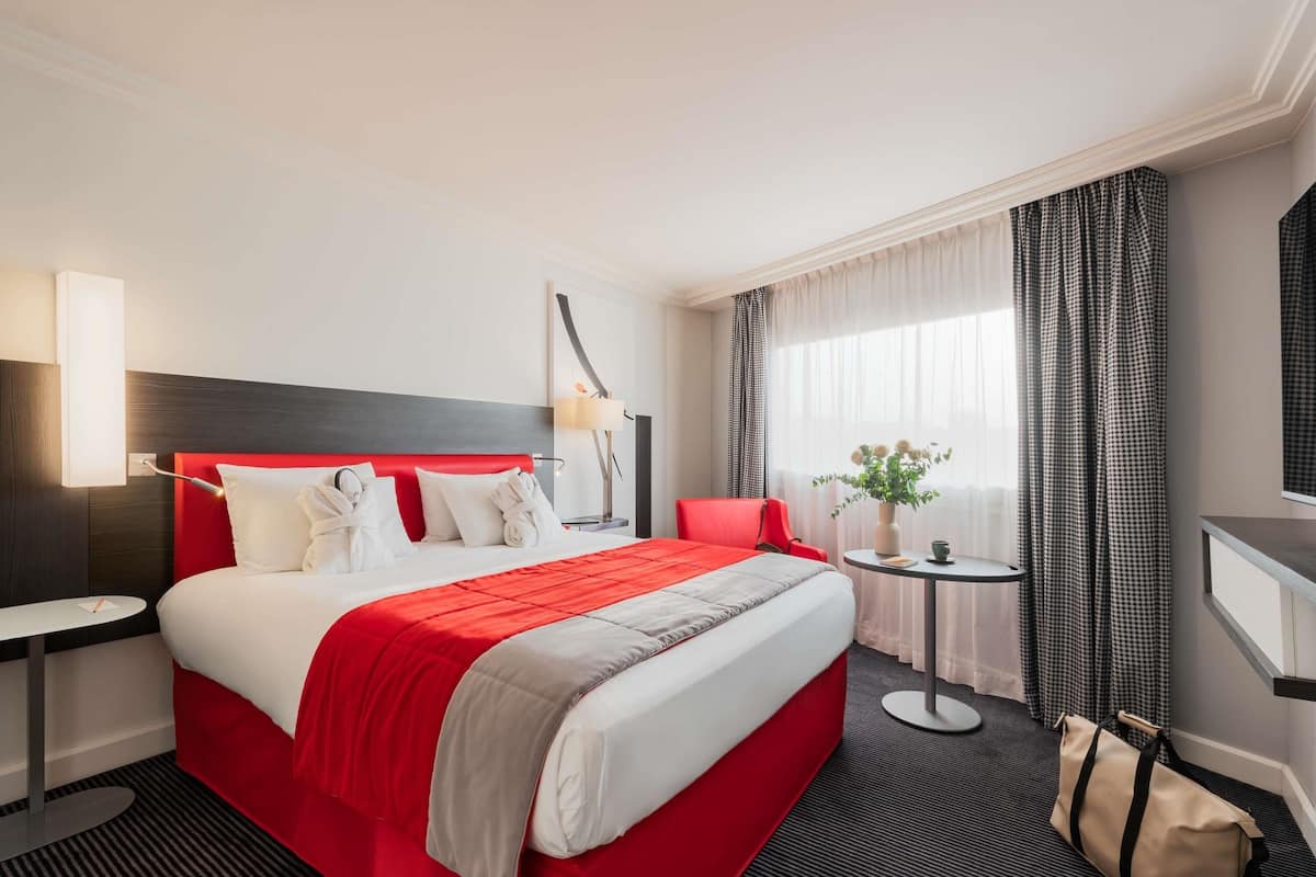 Premium bedding, in-room safe, desk, blackout curtains