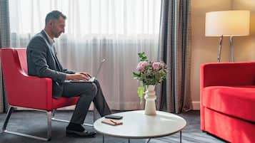 Suite - 1 kingsize-seng med sovesofa | Premium-sengetøj, pengeskab på værelset, skrivebord