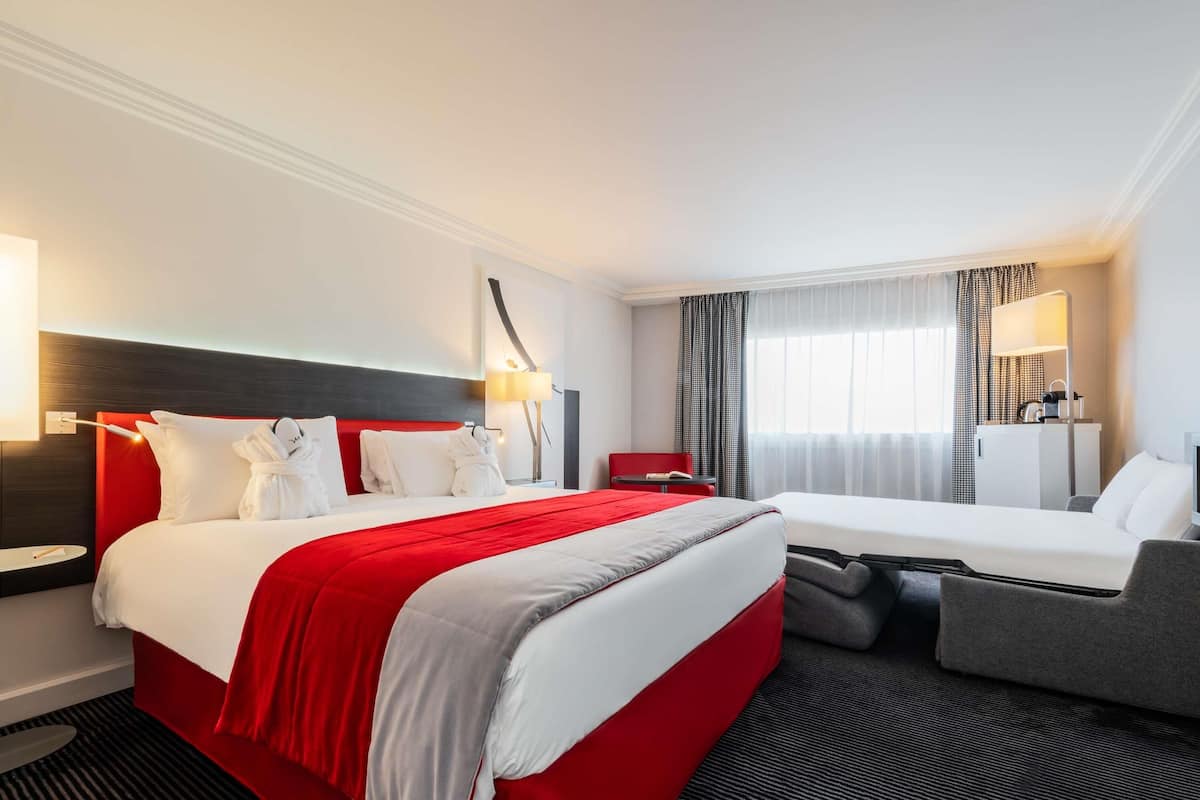 Privilege, Family Room, 1 Double Bed with Sofa bed | Premium bedding, in-room safe, desk, blackout drapes