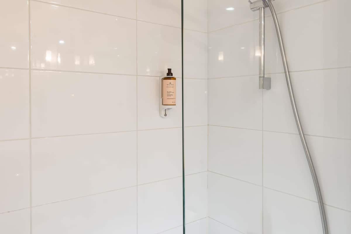 Phòng phong cách cổ điển, 1 giường đôi | Bộ đồ giường cao cấp, két bảo mật tại phòng, bàn, màn/rèm cản sáng