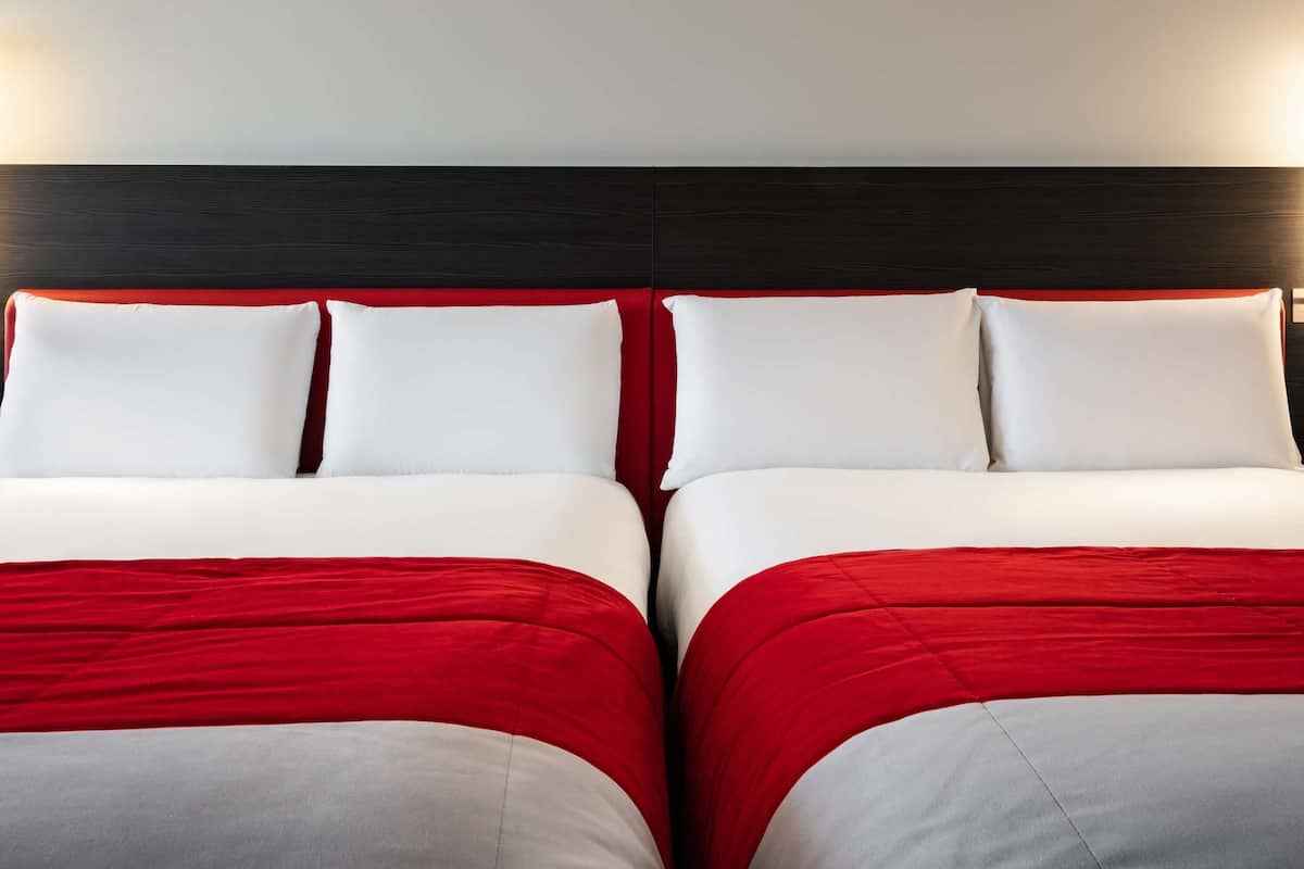 Quarto família, 2 camas de casal (Superior) | Roupas de cama premium, cofres nos quartos, escrivaninha