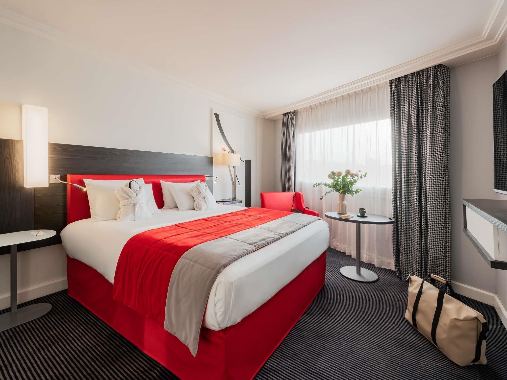 Family Suite, Multiple Beds | Premium bedding, in-room safe, desk, blackout curtains