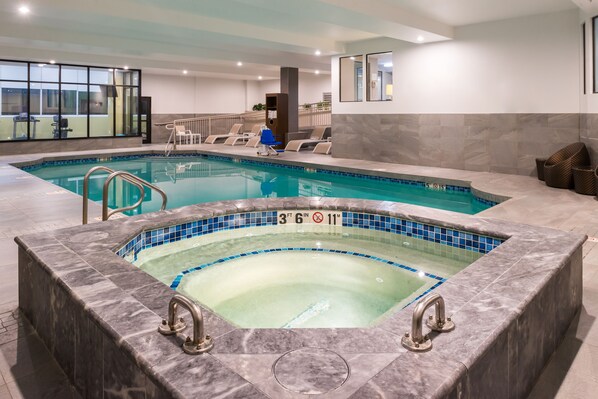 Indoor pool - DoubleTree by Hilton Downtown Concord (Concord)