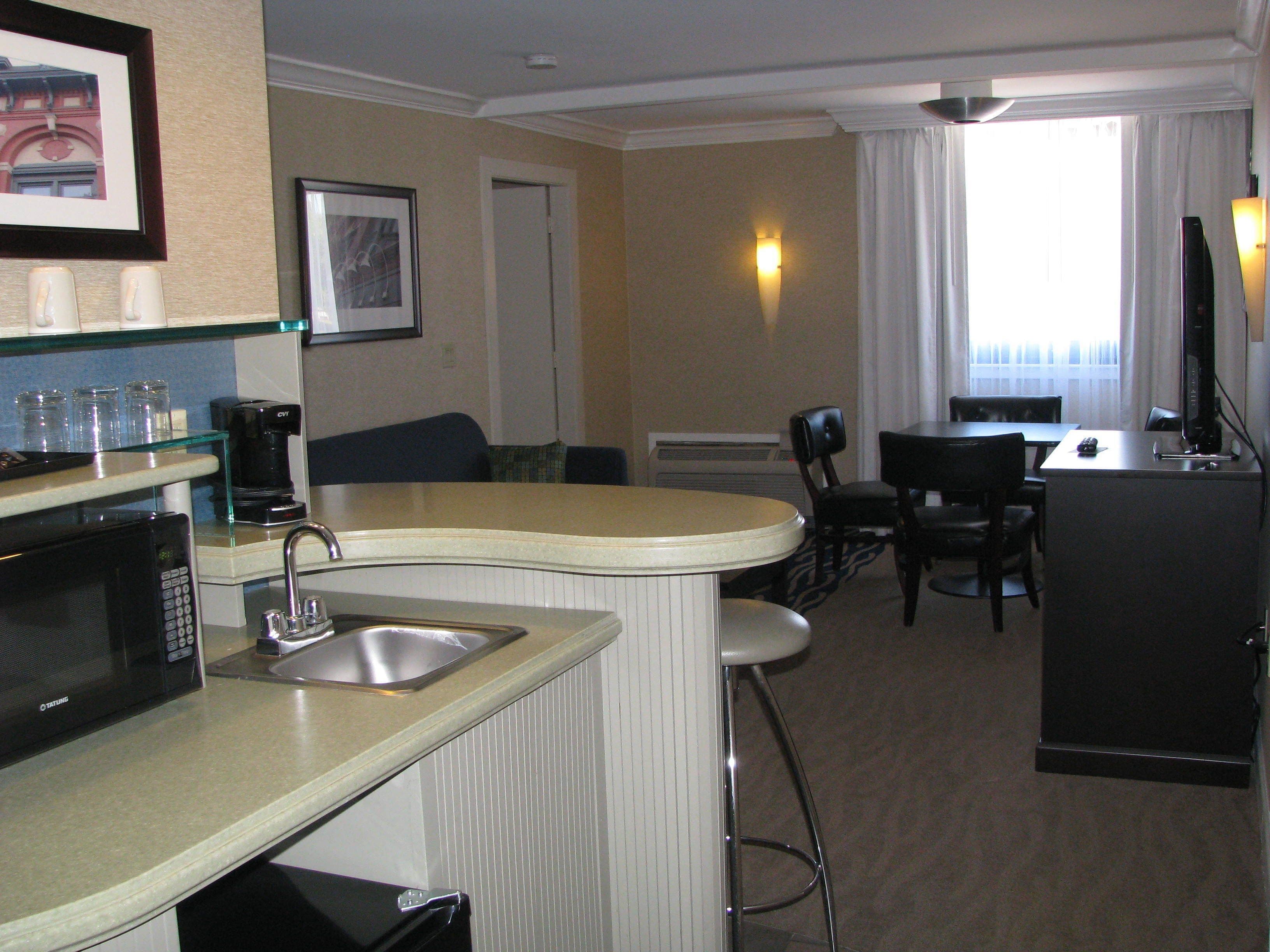 suite, 1 king bed | down duvets, pillow-top beds, desk, laptop workspace