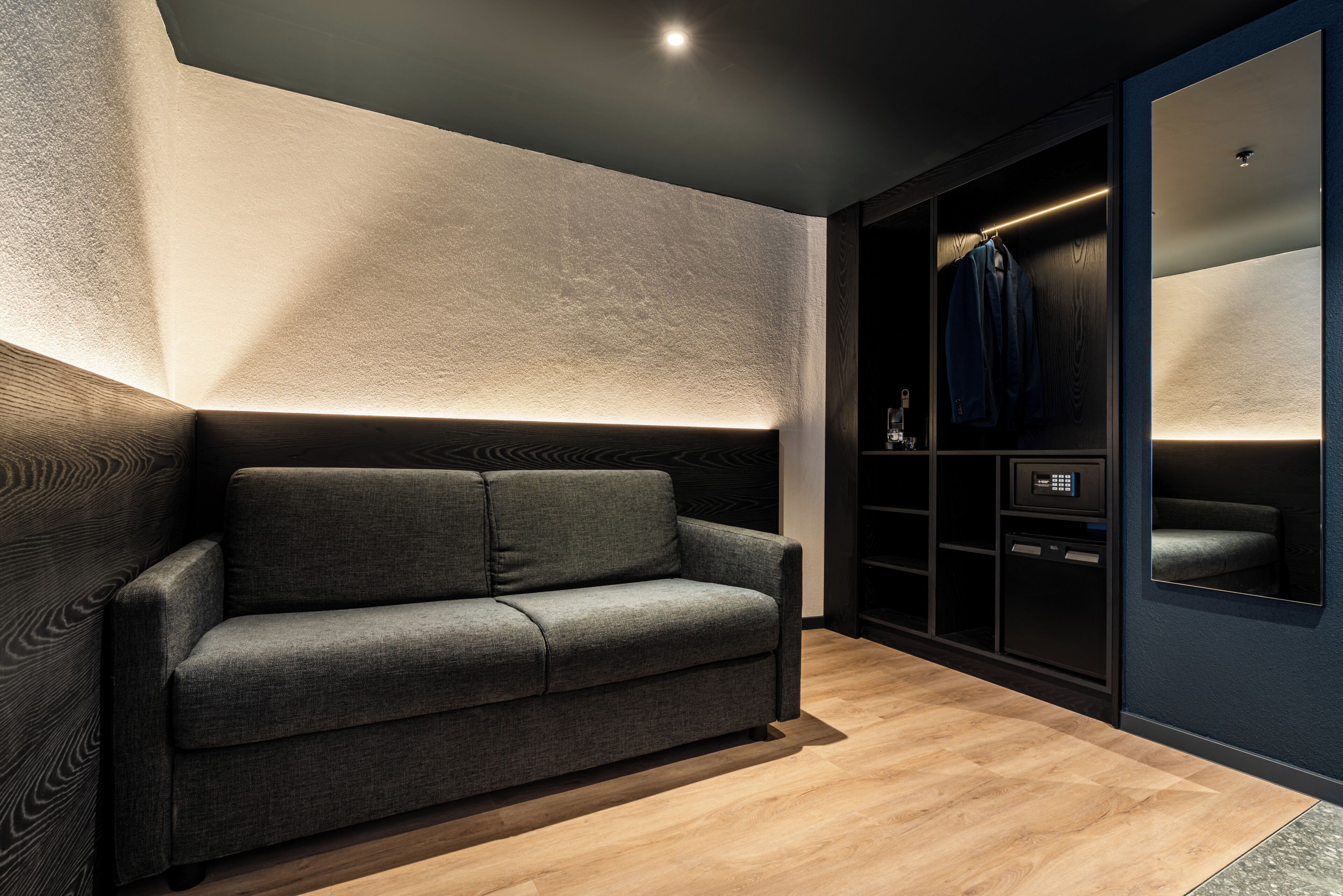Junior-Studiosuite, 1 King-Bett | Allergikerbettwaren, Minibar, Zimmersafe, Schreibtisch