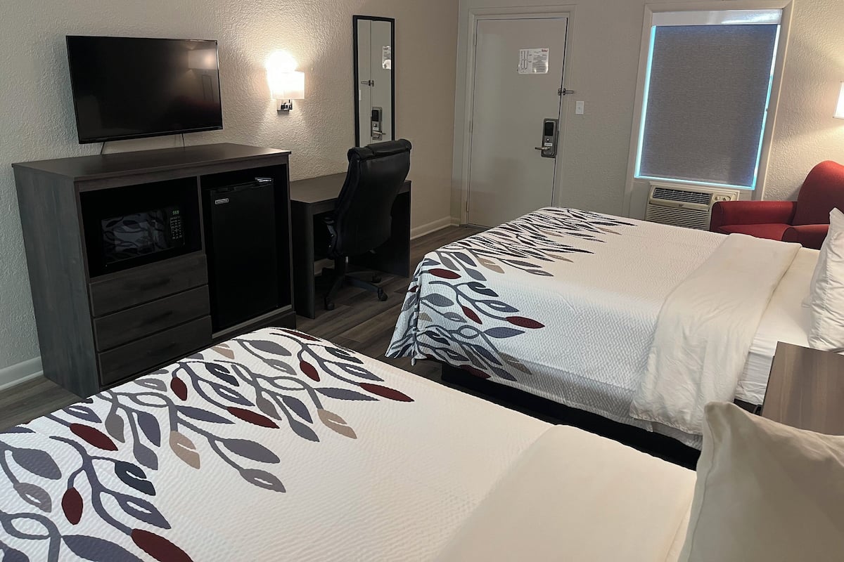 Desk, laptop workspace, free WiFi, bed sheets