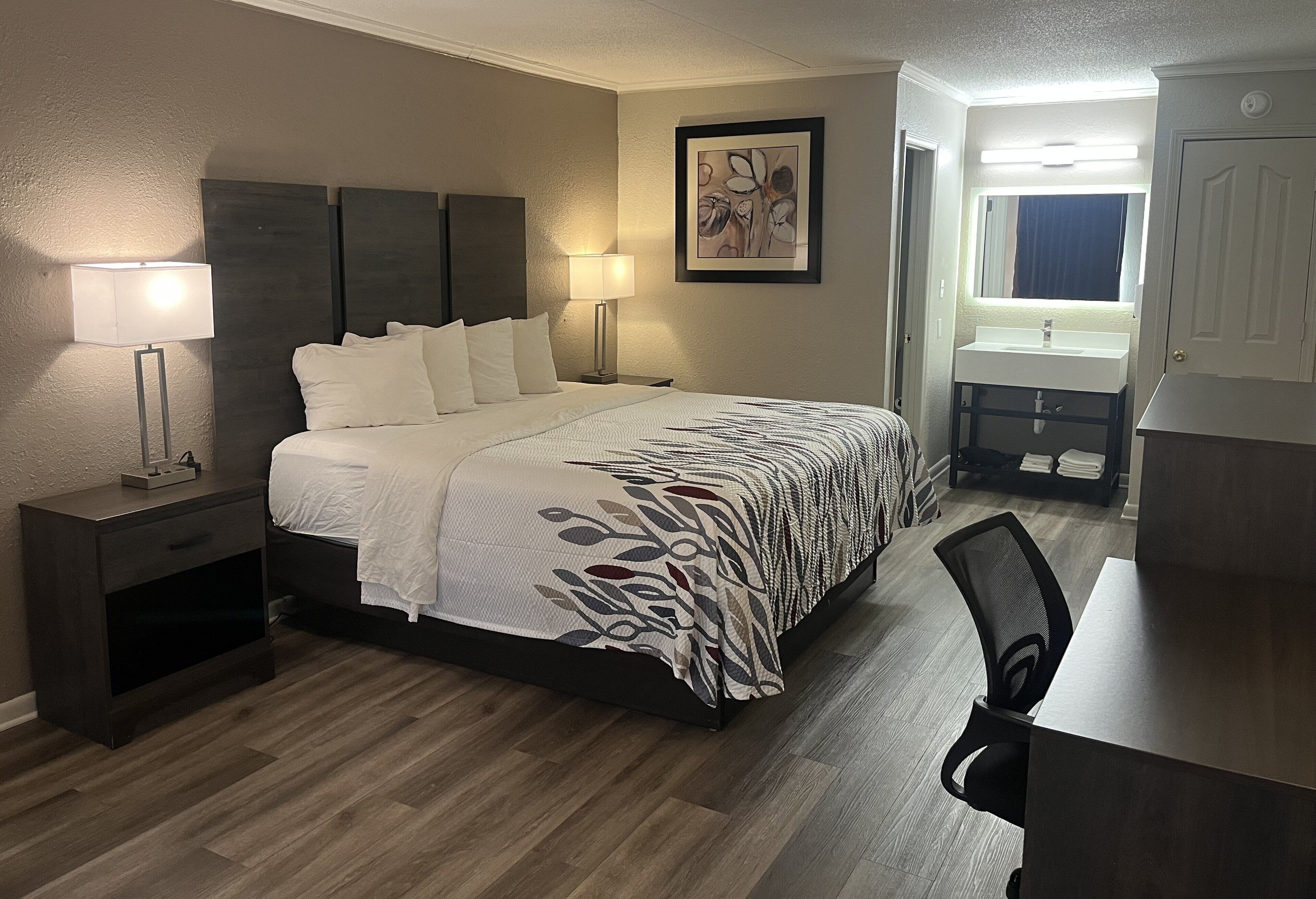 書桌、筆電工作空間、免費無線上網、床單