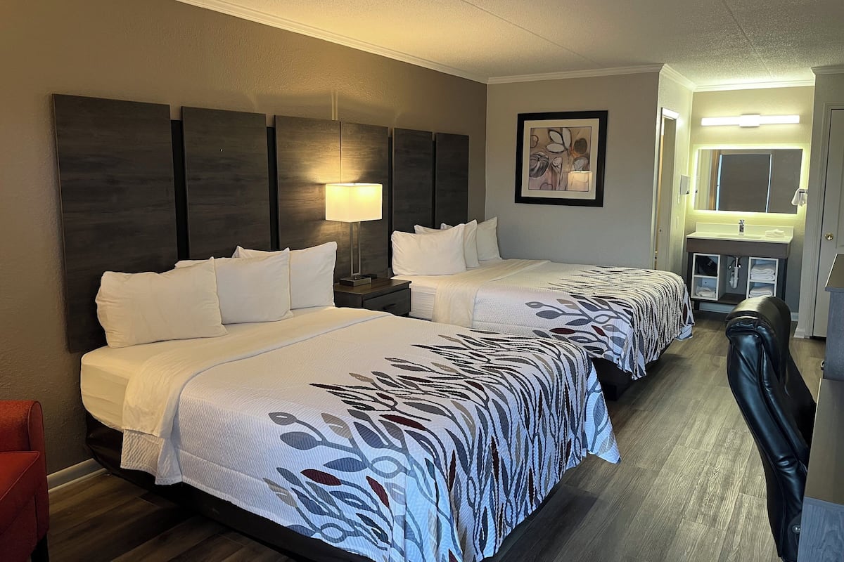 Desk, laptop workspace, free WiFi, bed sheets