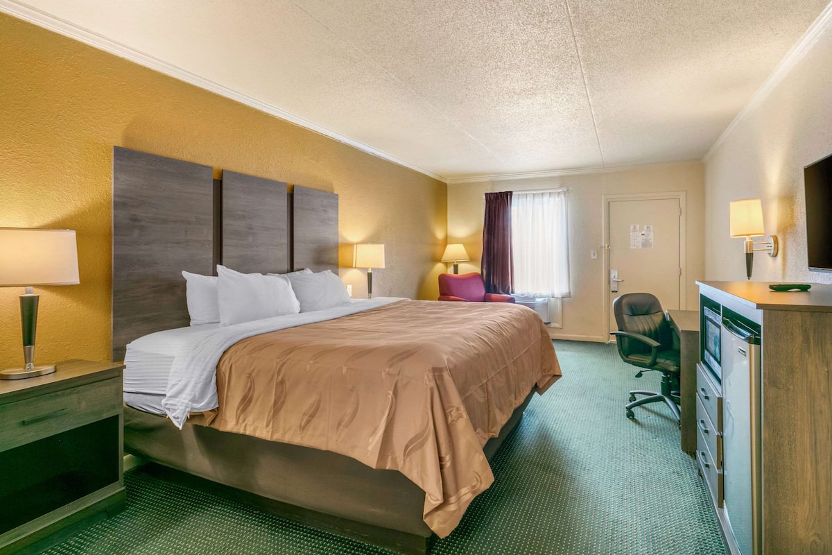 Desk, iron/ironing board, free WiFi, bed sheets