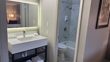 Vòi sen/bồn tắm kết hợp, khăn tắm