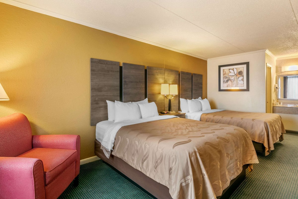 Desk, iron/ironing board, free WiFi, bed sheets