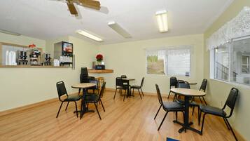 Free daily continental breakfast