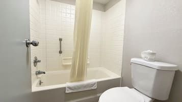 Hydromassage showerhead, free toiletries, hair dryer, towels