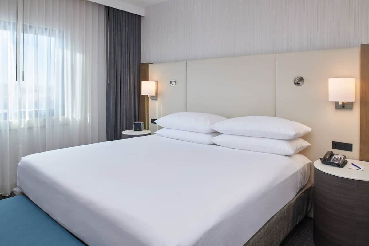 Hypo-allergenic bedding, down comforters, in-room safe, desk