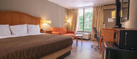 Zimmer, 1 King-Bett, Raucher | 1 Schlafzimmer, Schreibtisch, Bügeleisen/Bügelbrett, kostenloses WLAN