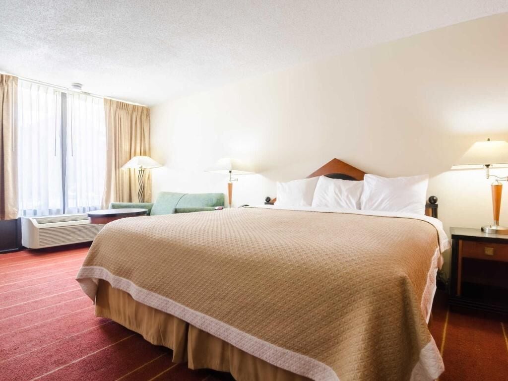 Desk, iron/ironing board, free WiFi, bed sheets