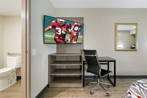Standard Room, 1 King Bed, Accessible (Smoke Free) | Room amenity