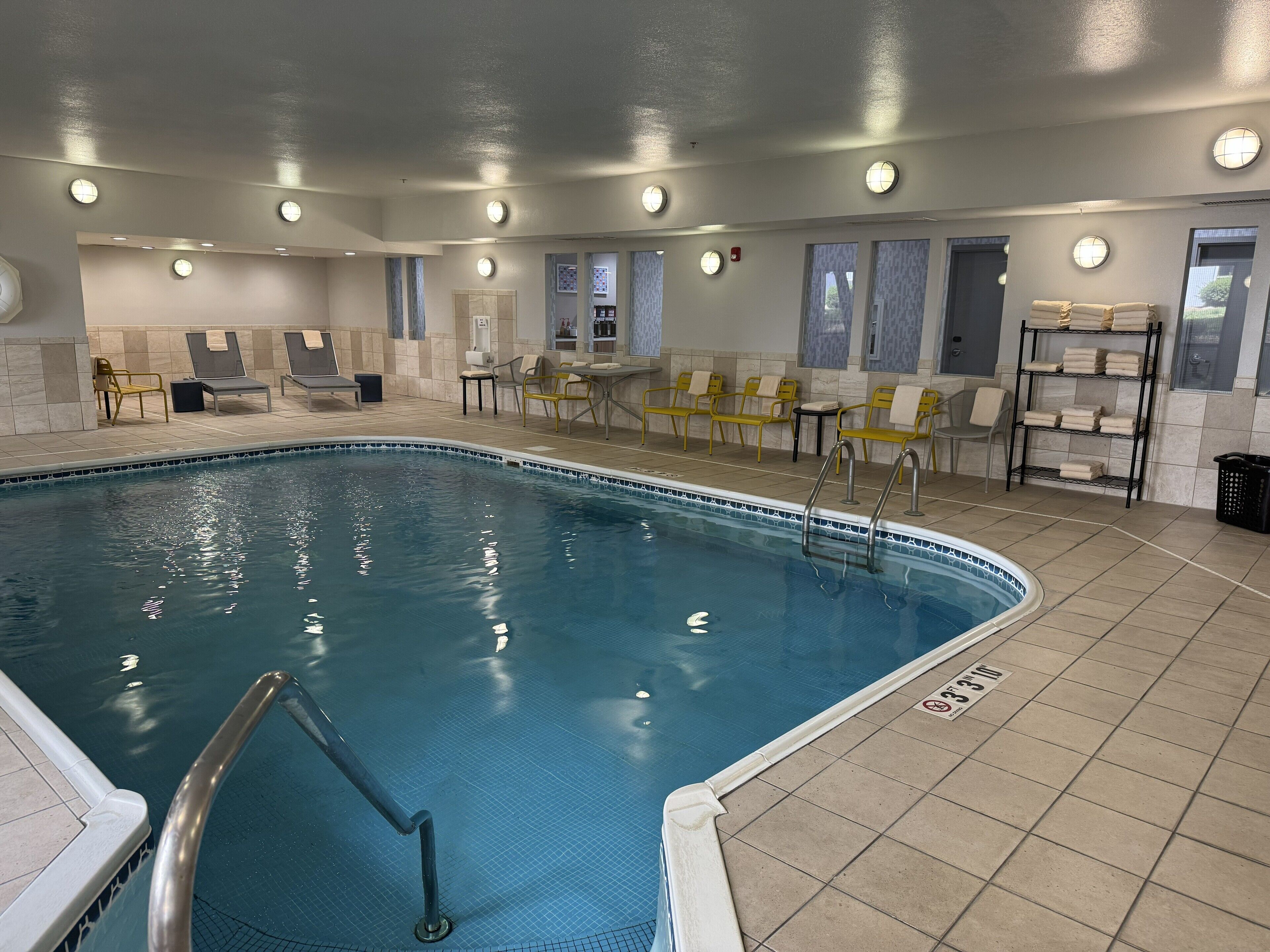 สระว่ายน้ำในร่ม