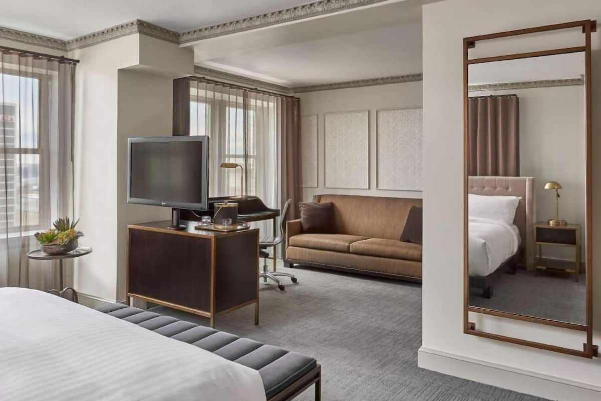 Hochwertige Bettwaren, Daunenbettdecken, Pillowtop-Betten, Zimmersafe