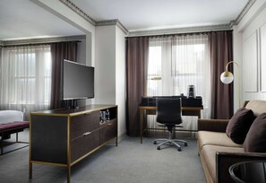 Deluxe Room, 1 King Bed | Premium bedding, down comforters, pillowtop beds, in-room safe