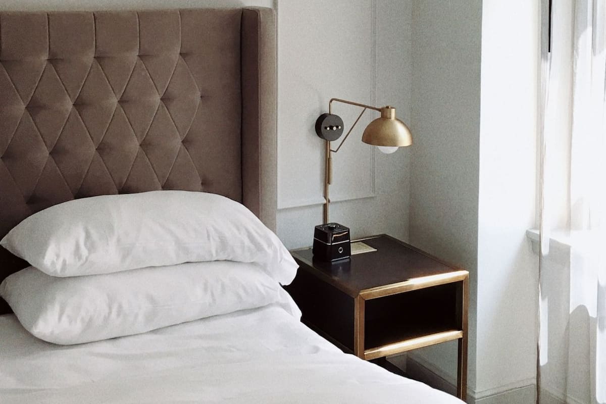 Hochwertige Bettwaren, Daunenbettdecken, Pillowtop-Betten, Zimmersafe