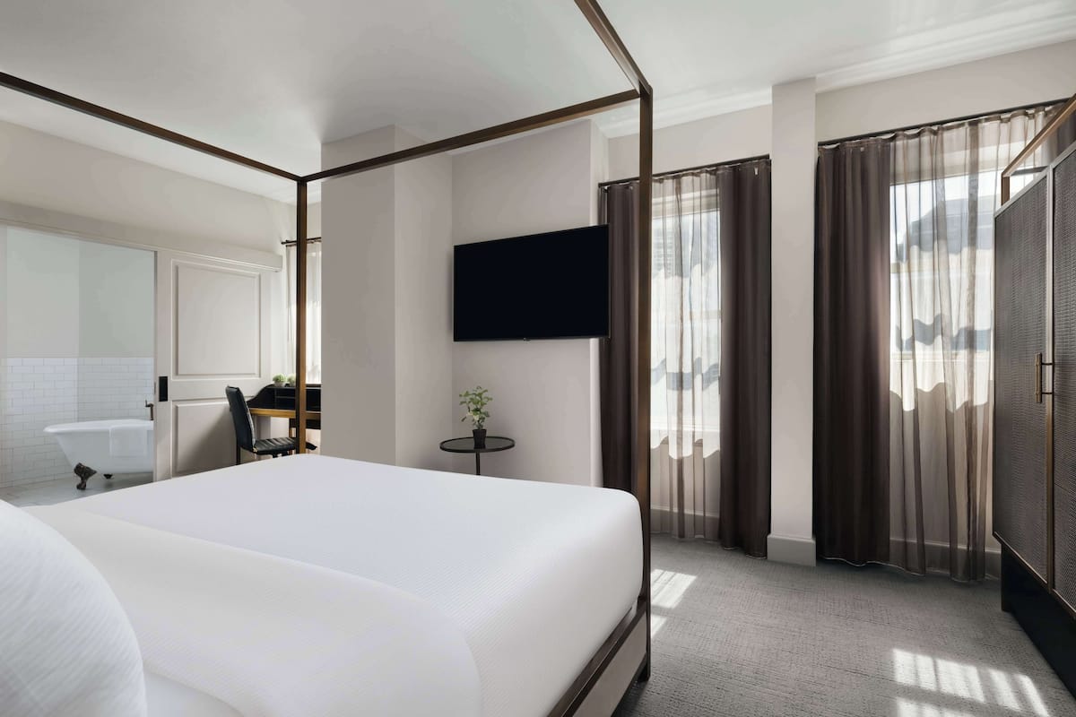 Suite, 1 King Bed